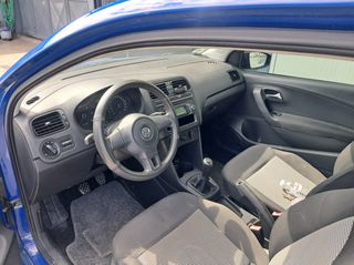 Volkswagen Polo 2010-thumb-5