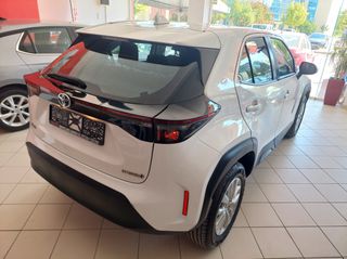 Toyota Yaris Cross 2023 1,5 HDF 12v HEV  Active 2WD e-CVT-5d 116hp Hybrit-thumb-7