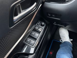 Toyota C-HR 2018 1.8 HYBRID-thumb-22