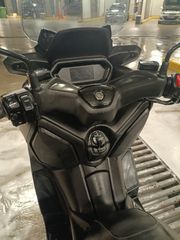 Yamaha XMAX 300 2023-thumb-3