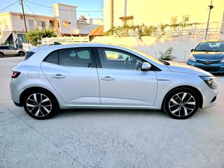 Renault Megane 2018 BOSE EDITION-thumb-5