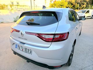 Renault Megane 2018 BOSE EDITION-thumb-7