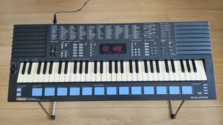 Vintage Yamaha PortaSound PSS-680 FM Synthesizer / Music Station (Με Βάση & Τροφοδοτικό)