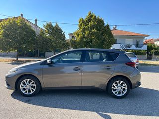 Toyota Auris 2016 1 χερι-thumb-4
