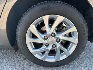 Toyota Auris 2016 1 χερι-thumb-8