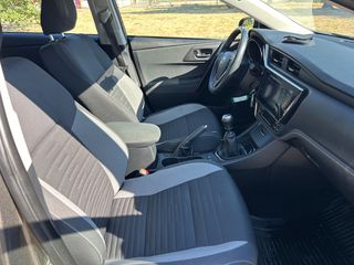Toyota Auris 2016 1 χερι-thumb-12