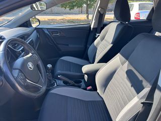 Toyota Auris 2016 1 χερι-thumb-15