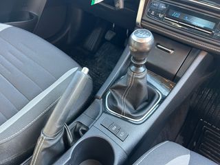 Toyota Auris 2016 1 χερι-thumb-24