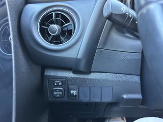 Toyota Auris 2016 1 χερι-thumb-30