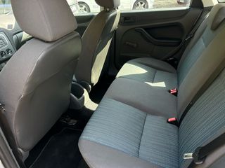 Ford Focus 2007-thumb-6