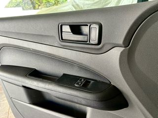 Ford Focus 2007-thumb-9