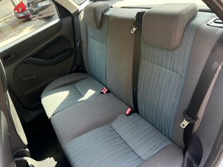Ford Focus 2007-thumb-10