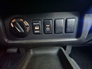 Nissan Navara 2007 TEKNA-thumb-46