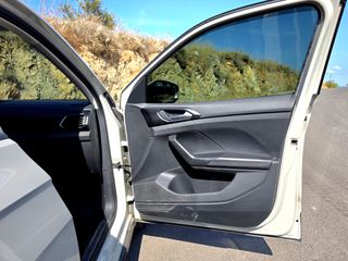 Volkswagen T-Cross 2023 LIFE PLUS / i COCKPIT / PARK PILOT / IQ DRIVE / CAMERA-thumb-25