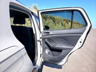 Volkswagen T-Cross 2023 LIFE PLUS / i COCKPIT / PARK PILOT / IQ DRIVE / CAMERA-thumb-31