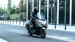 Yamaha TMAX 560 Tech Max 2026 ΠΡΟΣΦΟΡΑ -1000€  ΕΩΣ 84 ΜΗΝΕΣ ΔΩΡΕΑΝ 3ος  ΧΡΟΝΟΣ ΕΓΓΥΗΣΗΣ-thumb-16