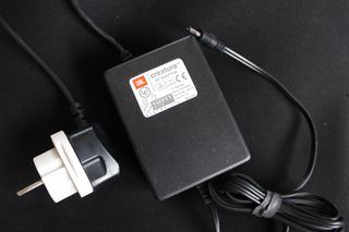 JBL CREATURE II WHITE.-thumb-1