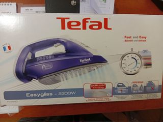 Σίδερο ατμού Tefal στο κουτί του αχρησιμοποίητο.