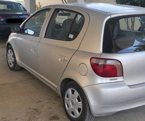 Toyota Yaris 2003-thumb-2