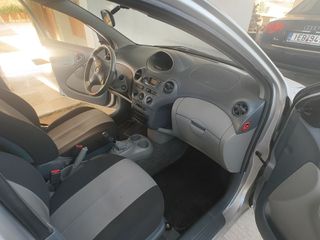 Toyota Yaris 2003-thumb-4