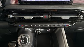 Alfa Romeo Tonale 2023 Special Edition AWD Sunroof / 6 Χρόνια Δωρεάν Service-thumb-47