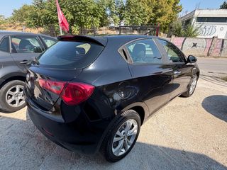 Alfa Romeo Giulietta 2015-thumb-5