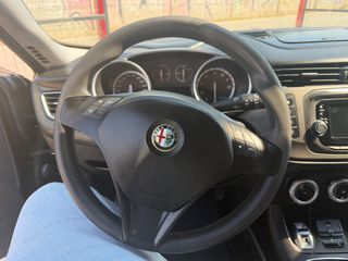 Alfa Romeo Giulietta 2015-thumb-14