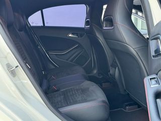 Mercedes-Benz A 180 2018 AMG LINE-thumb-13