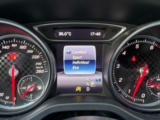 Mercedes-Benz A 180 2018 AMG LINE-thumb-16