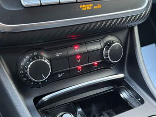 Mercedes-Benz A 180 2018 AMG LINE-thumb-23