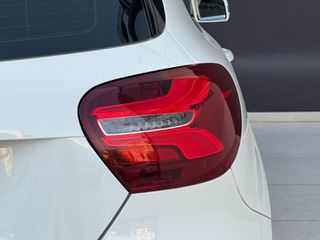 Mercedes-Benz A 180 2018 AMG LINE-thumb-33