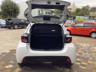 Toyota Yaris 2023-thumb-5