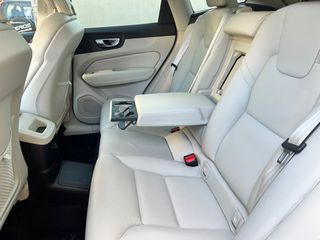 Volvo XC 60 2023 CORE PLUS DARK(ex.R Design)-thumb-18