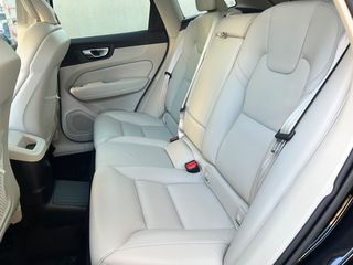 Volvo XC 60 2023 CORE PLUS DARK(ex.R Design)-thumb-19
