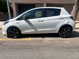 Toyota Yaris 2013 hybrid
