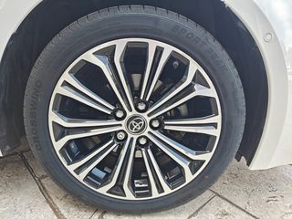Toyota Auris 2019 1.8 HYBRID lounge-thumb-4