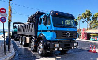 Ανατροπή Mercedes-Benz 1996 3538