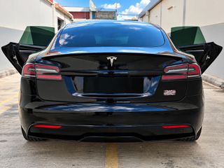 Tesla Model S 2023 plaid-thumb-3