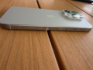 iPhone 16 pro-thumb-7