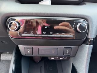 Toyota Yaris 2024 BI-TONE HYBRID 1.5cc 125hp FULL EXTRA!-thumb-37