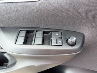 Toyota Yaris 2024 BI-TONE HYBRID 1.5cc 125hp FULL EXTRA!-thumb-34