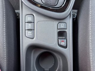 Toyota Yaris 2024 BI-TONE HYBRID 1.5cc 125hp FULL EXTRA!-thumb-40