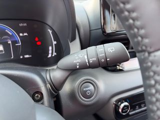 Toyota Yaris 2024 BI-TONE HYBRID 1.5cc 125hp FULL EXTRA!-thumb-31