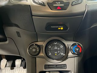 Ford Focus 2017-thumb-16