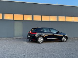 Renault Megane 2016-thumb-1