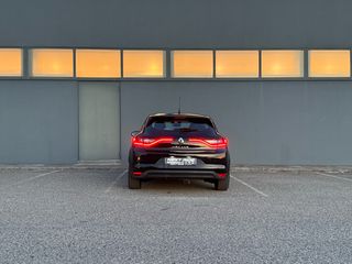 Renault Megane 2016-thumb-3