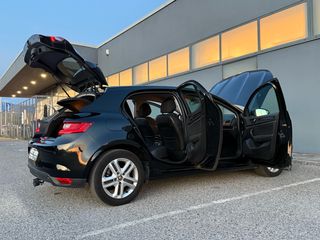 Renault Megane 2016-thumb-4