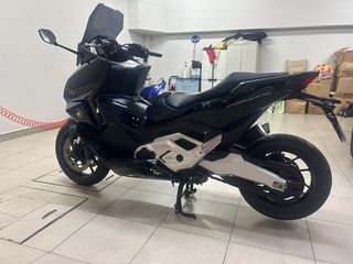 Honda Forza 750 2021 Scooter-thumb-1