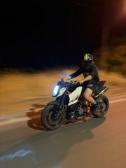 KTM 990 Super Duke 2011-thumb-3