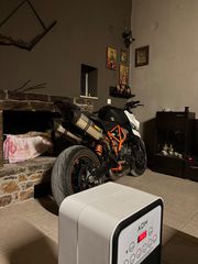 KTM 990 Super Duke 2011-thumb-4